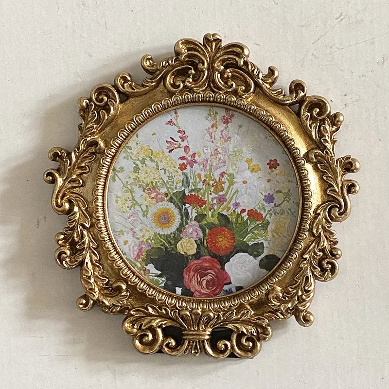 cadre photo ovale doré fleurs multicolores baroque texture ornée décoration murale vintage français