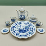 service thé miniature blanc bleu fleurs classique théière crème sucrier tasses assiettes