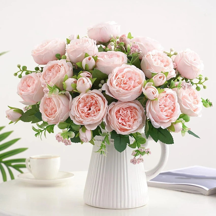 décoration intérieure moderne bouquet fleurs artificielles rose soie verte vase transparent chambre salon