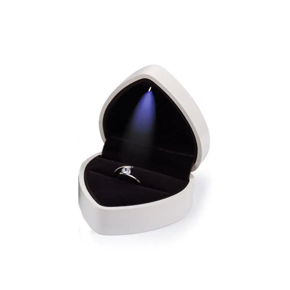 boîte bijoux contemporaine rouge rose noir blanc doré bleu facets géométriques transparente