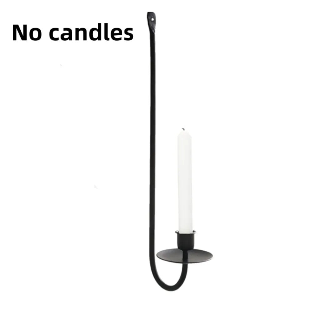 décoration intérieure support bougie murale noir minimaliste rustique miroir plante livres horloge