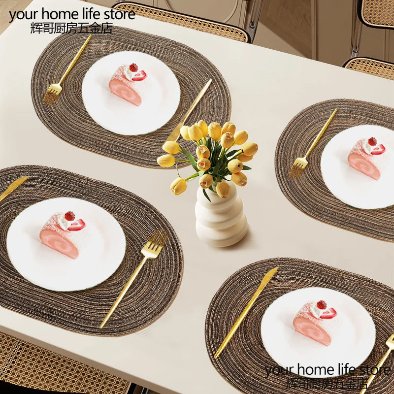 tapis table moderne rayures horizontales marron clair assiettes fourchettes cuillères serviettes feuilles gâteau fleurs