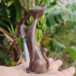 statue artisanale chat bois marron clair texture naturelle décoration maison erotique artisanat