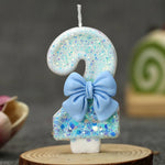 décoration anniversaire bougie chiffre paillettes argentées bleu clair festive tringle métallique simple élégante cute