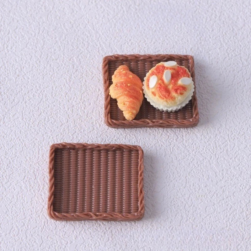 paniers gâteaux miniatures réalistes détaillés marron clair foncé variés tissu paille fruits fleurs