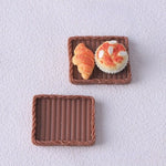 paniers gâteaux miniatures réalistes détaillés marron clair foncé variés tissu paille fruits fleurs