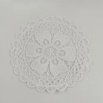 serviettes table vintage brodées fleurs dentelées beige rose clair blanc romantique