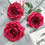 Bouquet roses artificielles soie rouge rose blanc violet feuilles vertes moderne décoration intérieure table