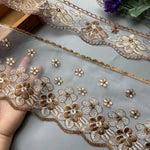 tissu décoratif fleurs brodées gris clair beige doré semi transparent élégant broderie fine