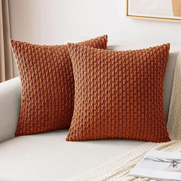 housse coussin carrée velours côtelé beige gris clair décorative salon moderne texture tissée