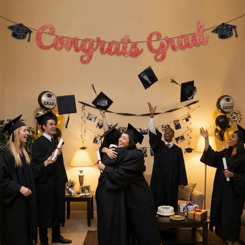 guirlande décorative fête diplômes lettres paillettes étoiles chapeaux ballons serpentins