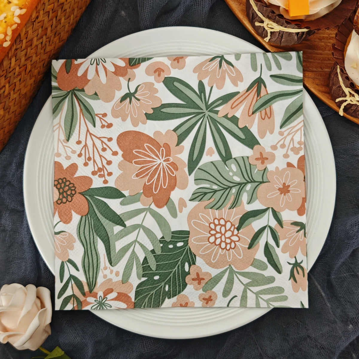 serviettes tissu bohèmes motifs floraux blanc orange rouille vert olive dimensions 33cm 33cm