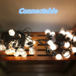 Guirlande lumineuse éclairant une terrasse pour une soirée