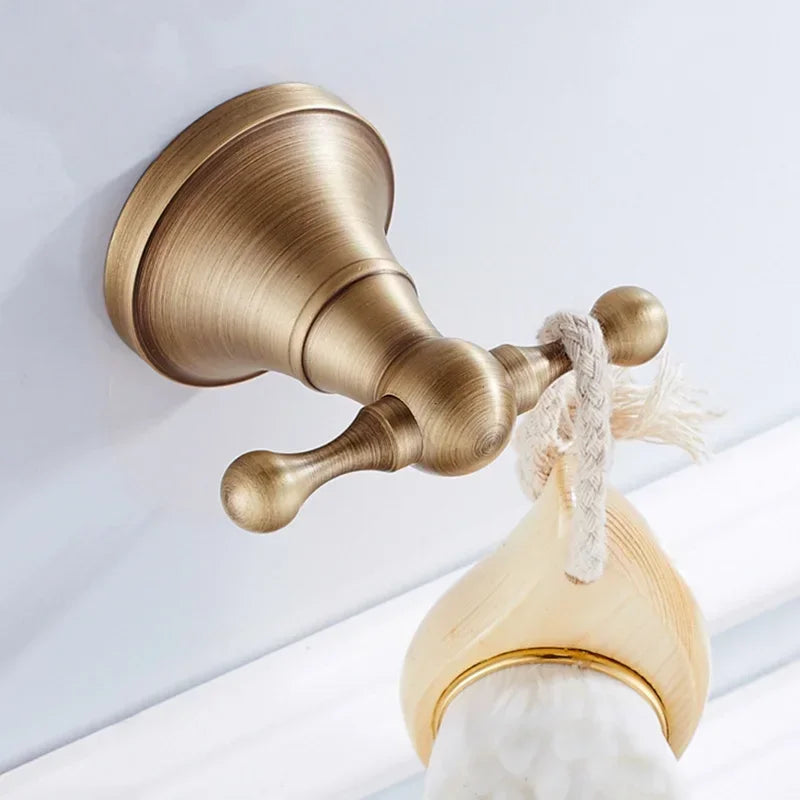 accessoires salle bain bronze finition brossé vis fixations classiques or satiné texture satinée