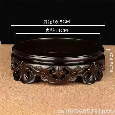 support circulaire bois sculpté artisanal traditionnel marron foncé détails complexes vase plantes décoration maison