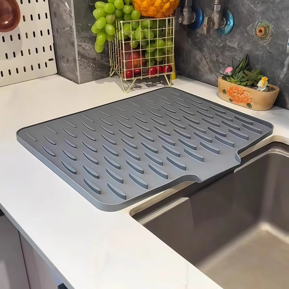 tapis cuisine silicone gris rayures moderne drainable anti dérapant facile nettoyer assiettes cuillère