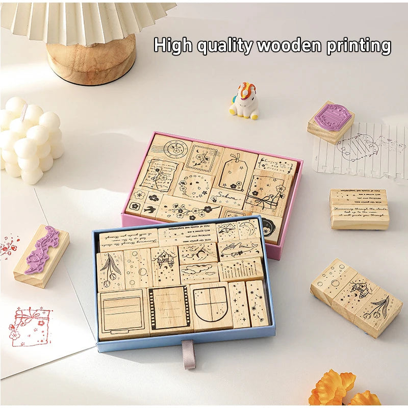 tampons bois décoratifs vintage motifs variés scrapbooking boîte rangement beige rose noir