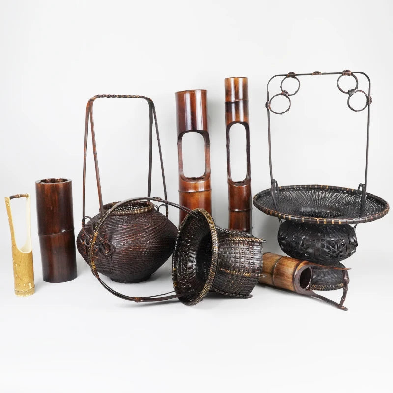 paniers vases bambou tissage floral arrangement marron artisanal rustique salon jardin anneaux métalliques