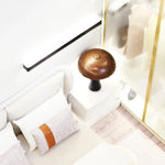lit miniature poupée blanc tissus texturés moderne couettes oreillers table chevet lampe tapis minimaliste