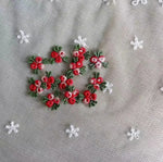 broderies dentelle fleurs simples vert rose blanc traditionnelles couture femmes