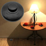 interrupteur pédalier noir moderne lampe pied surface texturée minimaliste visserie ressort métallique