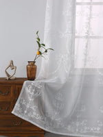 rideaux blancs motifs floraux brodés translucides élégant texture douce