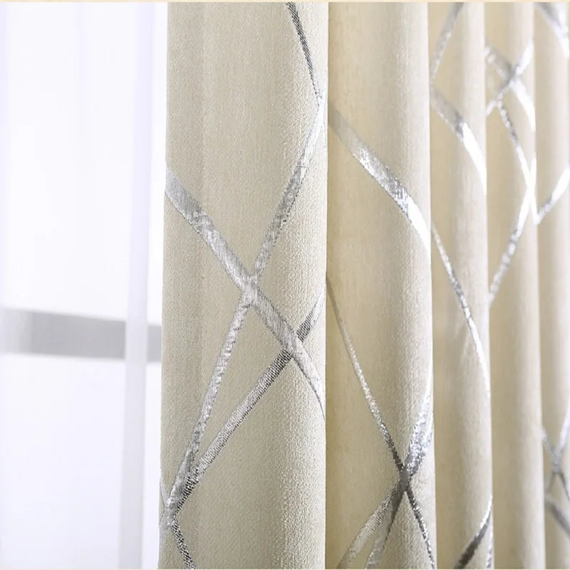 Rideau personnalisable gris beige dans une chambre