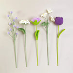 bouquet fleurs artificielles tricotées violettes blanches vertes artisanal crocheté intérieur décoration maison