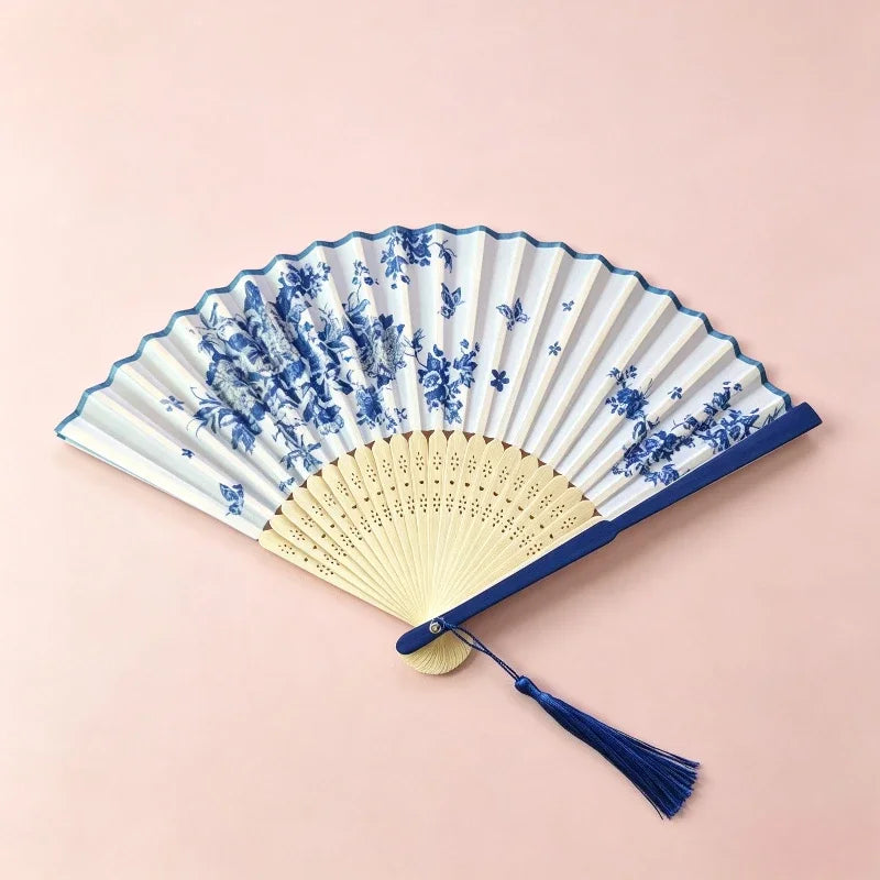 éventail pliant fleurs cerisier papillons art japonais traditionnel tassel couleur bleu rose