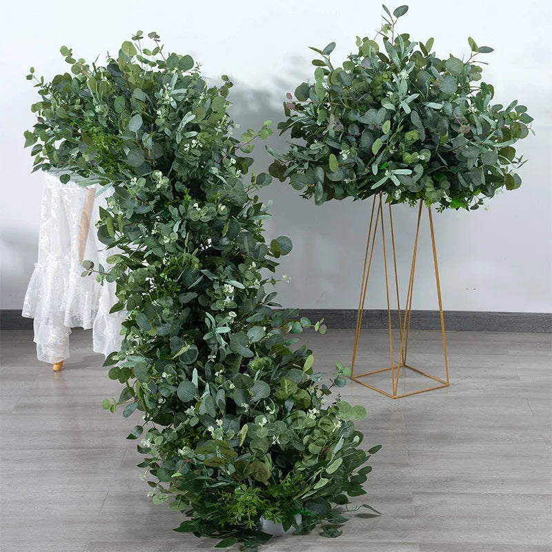 décoration florale artificielle mariage vert blanc doré feuilles fleurs minimaliste intérieur événement