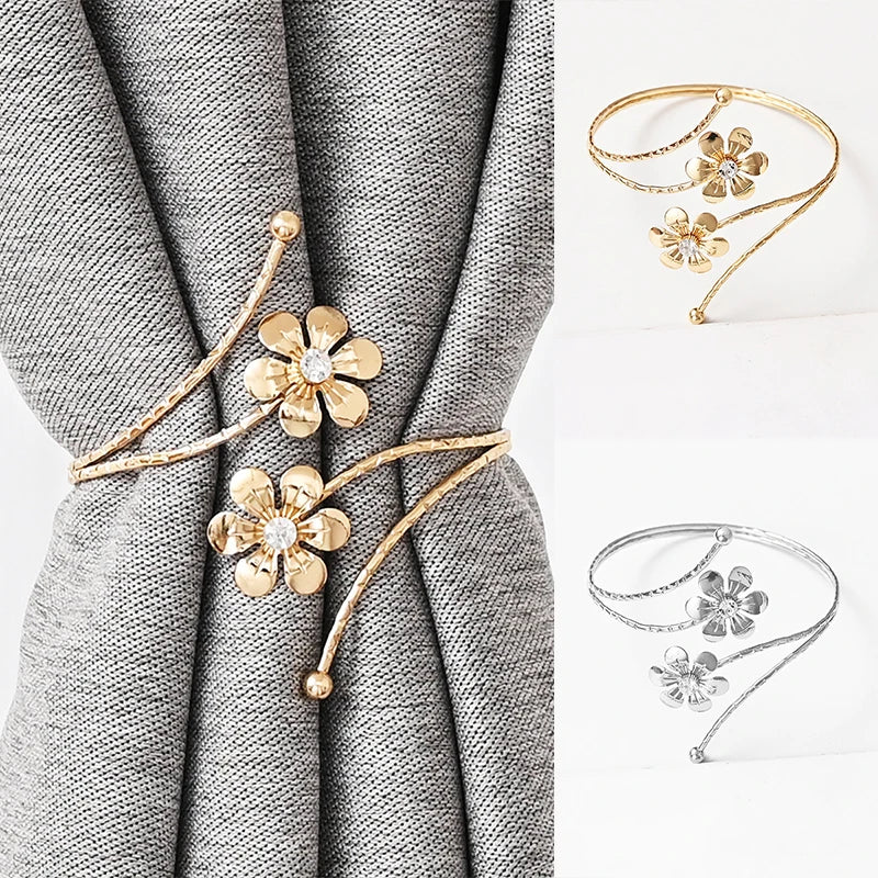 anneaux fenêtre or argent fleurs stylisées modernes élégants anneaux métalliques fixations brillantes contemporain