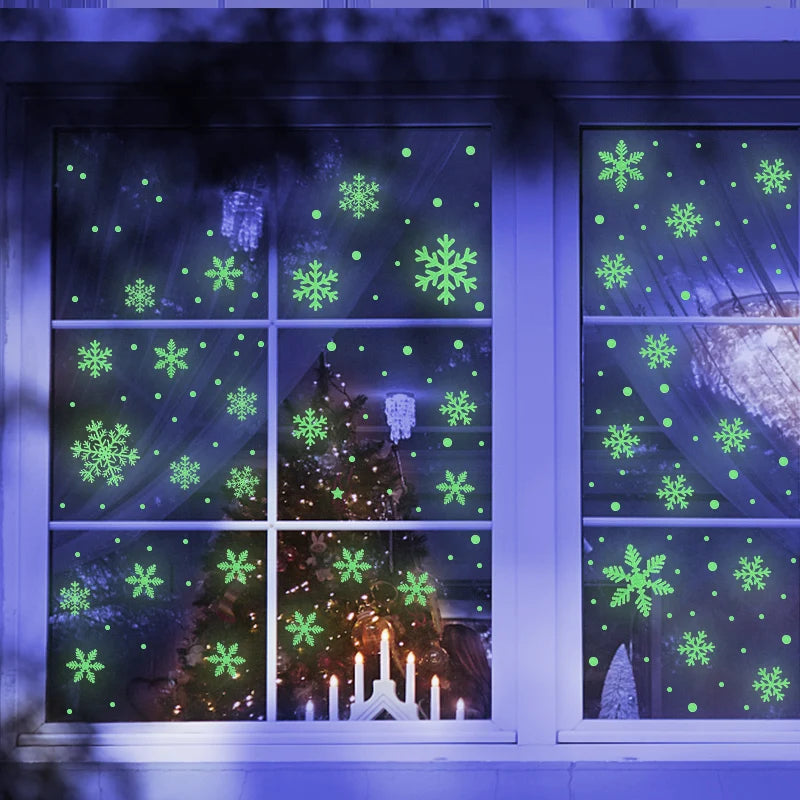 Pack de 2 autocollants Noël motifs hivernaux posés sur mur