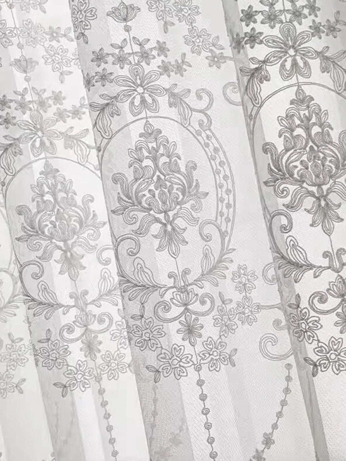 rideaux blancs motifs floraux brodés translucides élégant texture douce