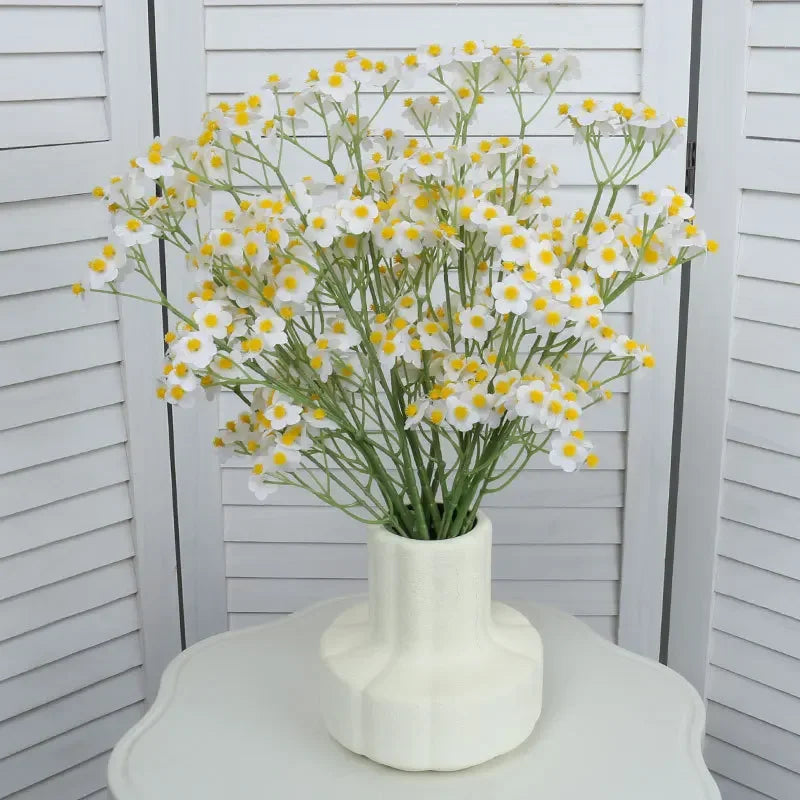 décoration intérieure bouquet fleurs artificielles soie marguerites jaunes blancs vases abstraits