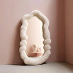 miroir mural moderne rose blanc forme organique ondulée fixe mur transparent decoration ludique