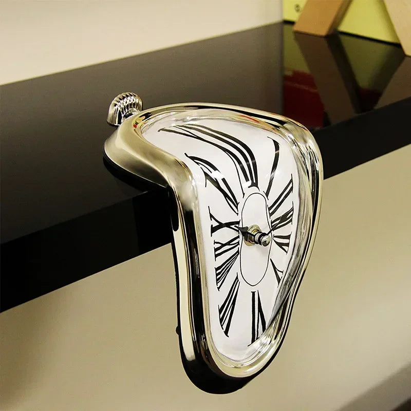 horloge murale classique ancien chiffres romains noir fond blanc doré argenté