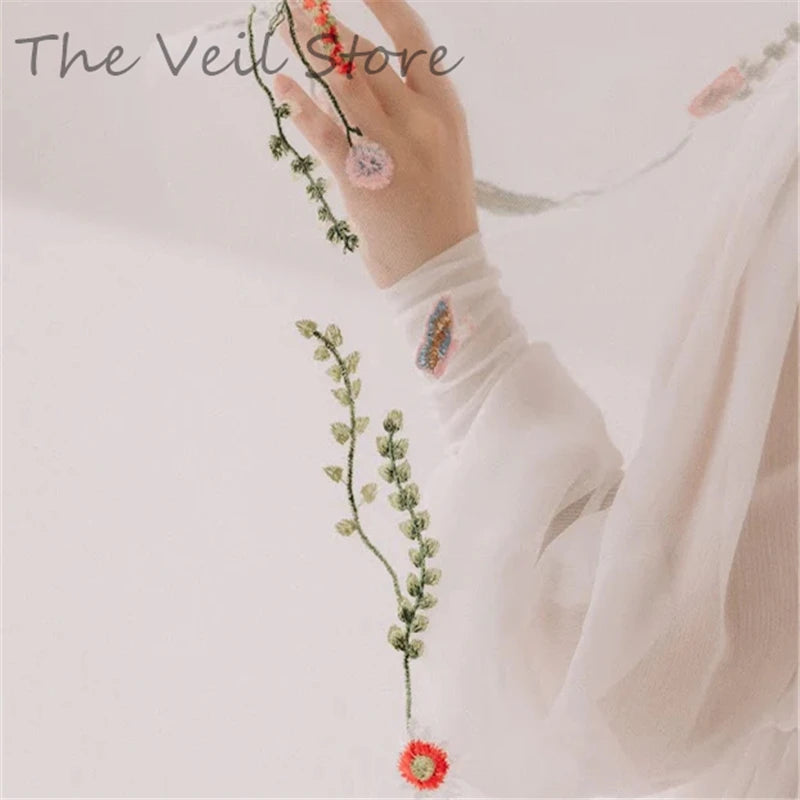 voile mariée blanc broderie florale rouge verte translucide classique romantique