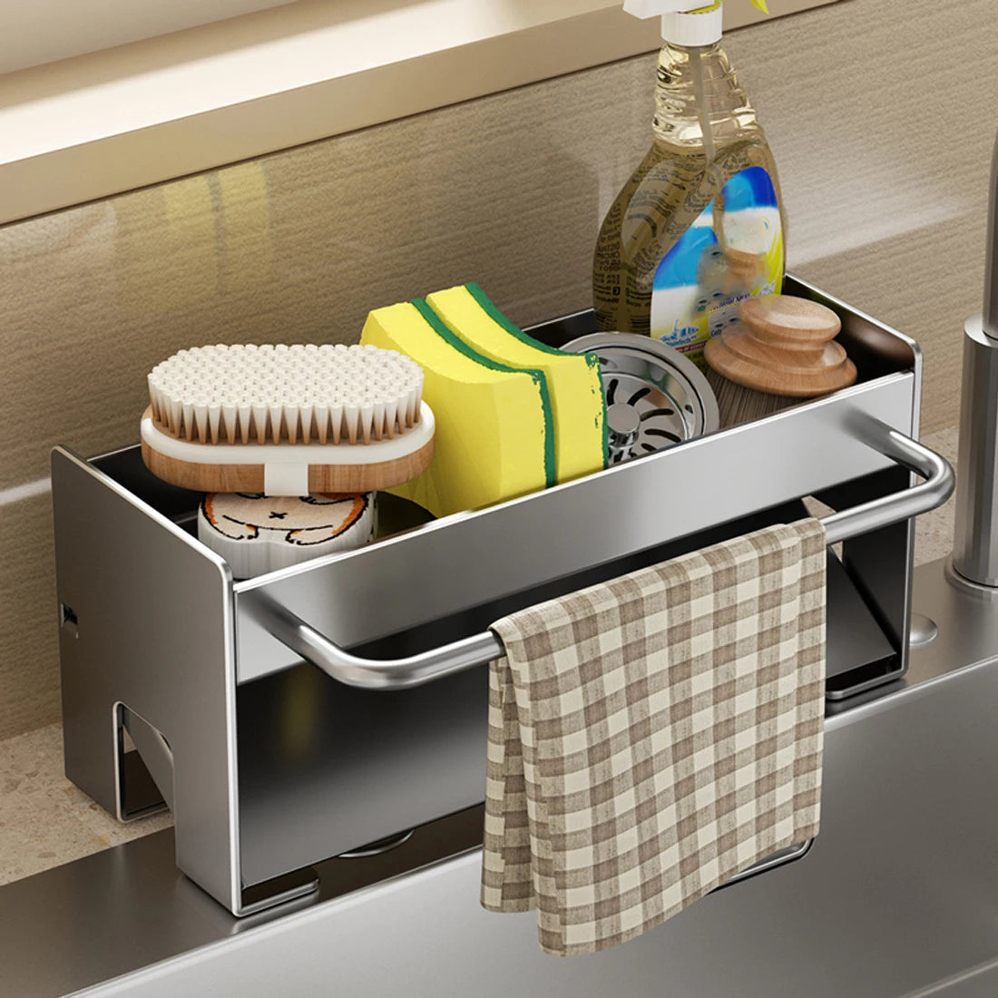 organisateur évier drainage vaisselle argenté moderne serviettes éponges brosses flacons minimalistes