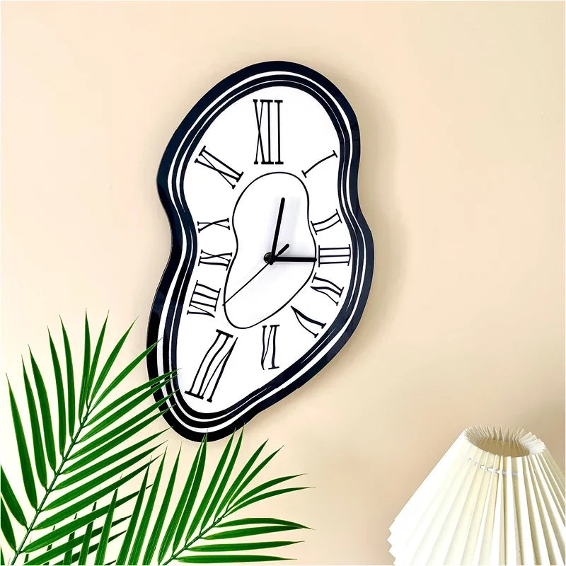 horloge murale moderne ovale incurvée numéros romains noir fond blanc quartz salon