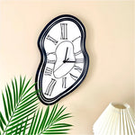 horloge murale moderne ovale incurvée numéros romains noir fond blanc quartz salon