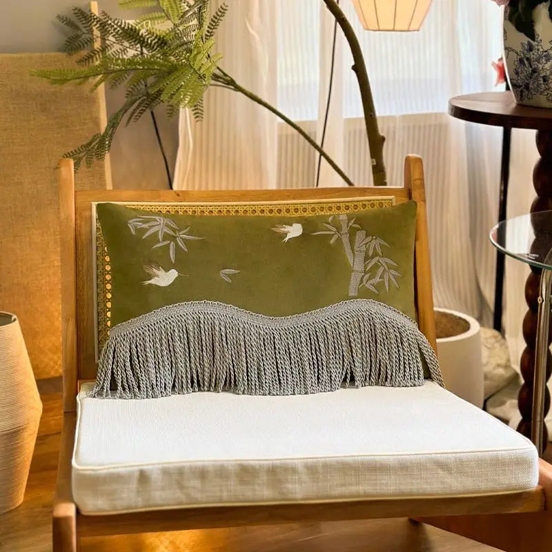 housses coussins brodés oiseaux bambou bleu jaune vert olive rose carré franges velours sofa