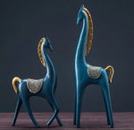statuette cheval stylisée or bleu noir motif tissé surface brillante moderne décorative intérieur salon