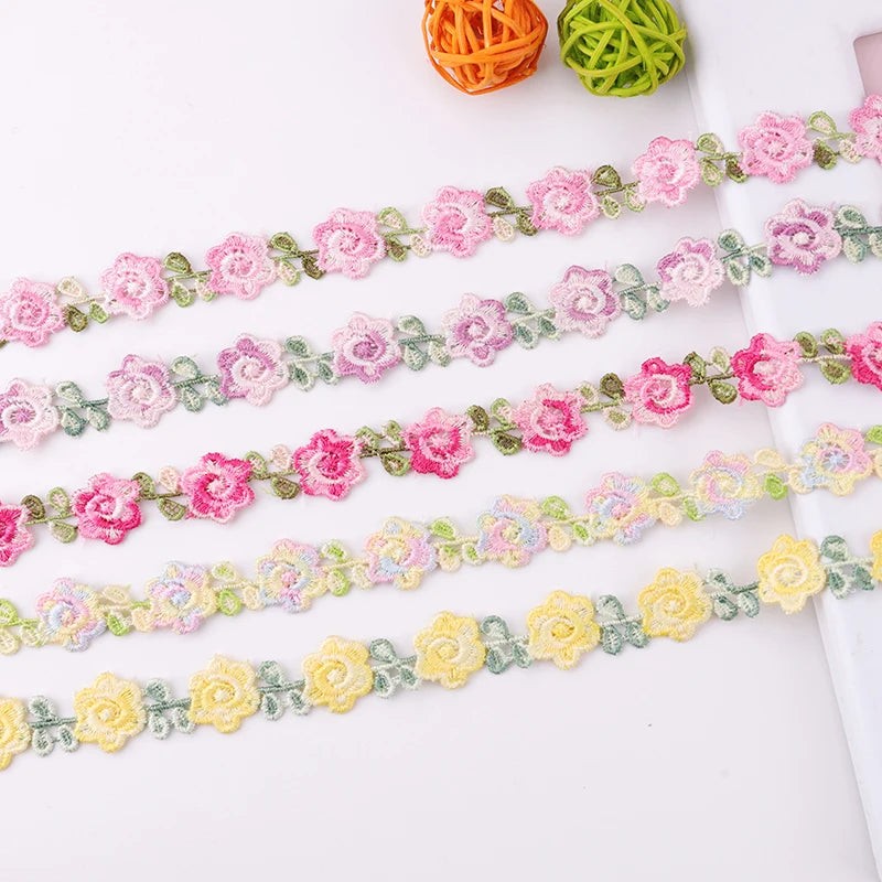 ruban décoratif brodé fleurs rose violet jaune vert polyester largeur cm fleurs brodées opaquet