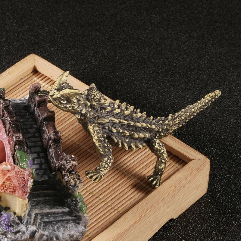 statuette lézard or noir texturée épines décorative animalier cuivre antique table