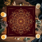 tapis mandala doré rouge cristaux fleurs séchées cartes tarot décoratif spiritualité chambre salon