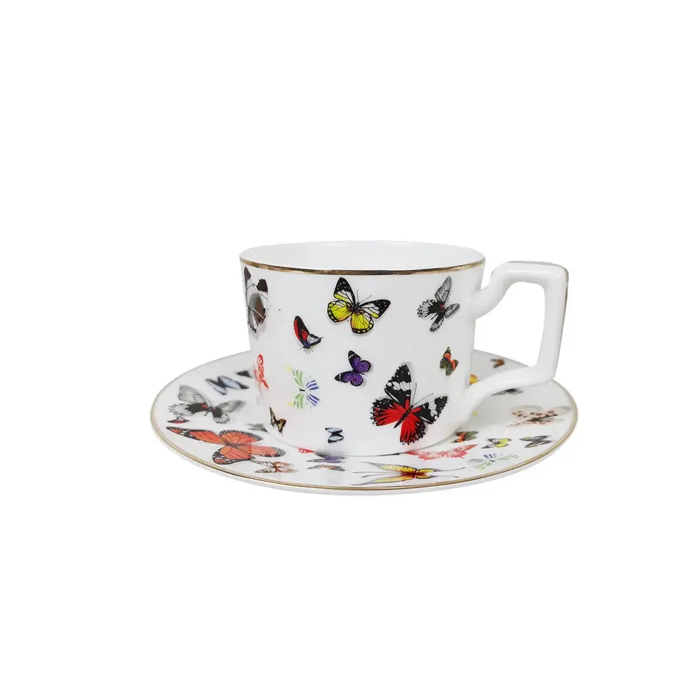 tasse assiette soucoupe motif papillons colorés os chinois élégante décoration thé blanc