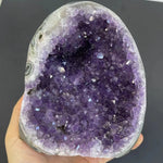 géode quartz améthyste pierre naturelle feng shui décoration minérale cristaux violets blancs opaques