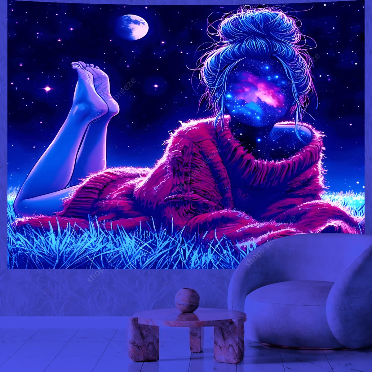 tapisserie moderne galactique femme motifs planétaires rouge violet bleu noir