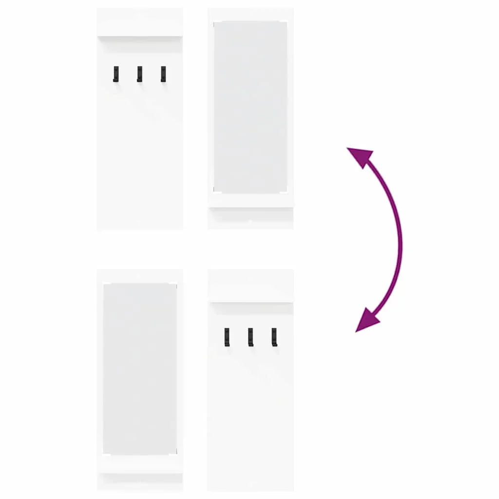 Étagères du porte-manteau mural avec objets décoratifs
