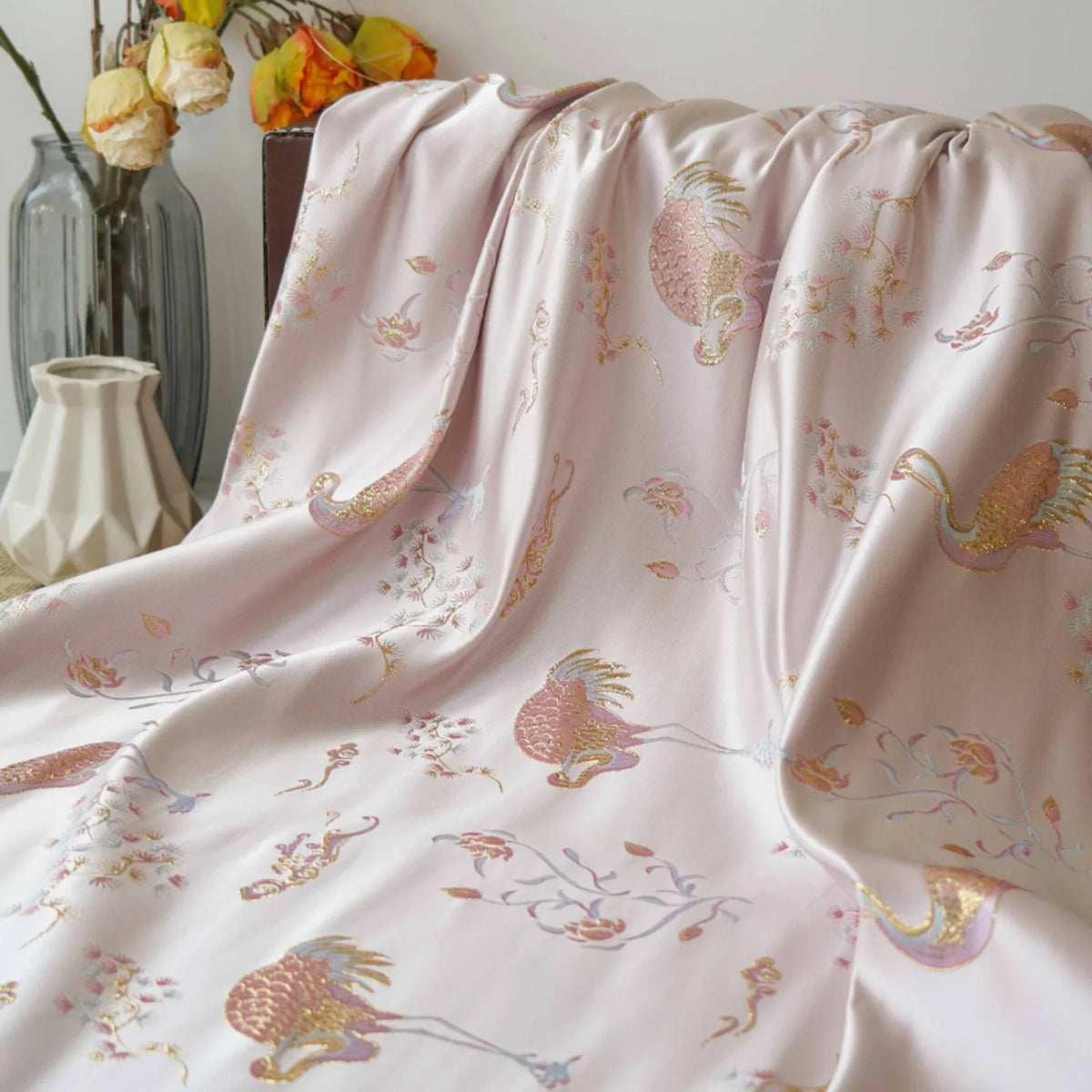 tissu brodé rose clair oiseaux fleurs traditionnel polyester largeur 145cm opacité Jacquard